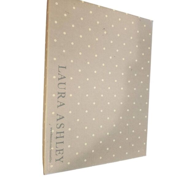 LAURA ASHLEY NWT BEAUTIFUL COLOR PEQTER SANDALS WITH CRYSTALS SIZE 6.5M - Picture 2 of 7